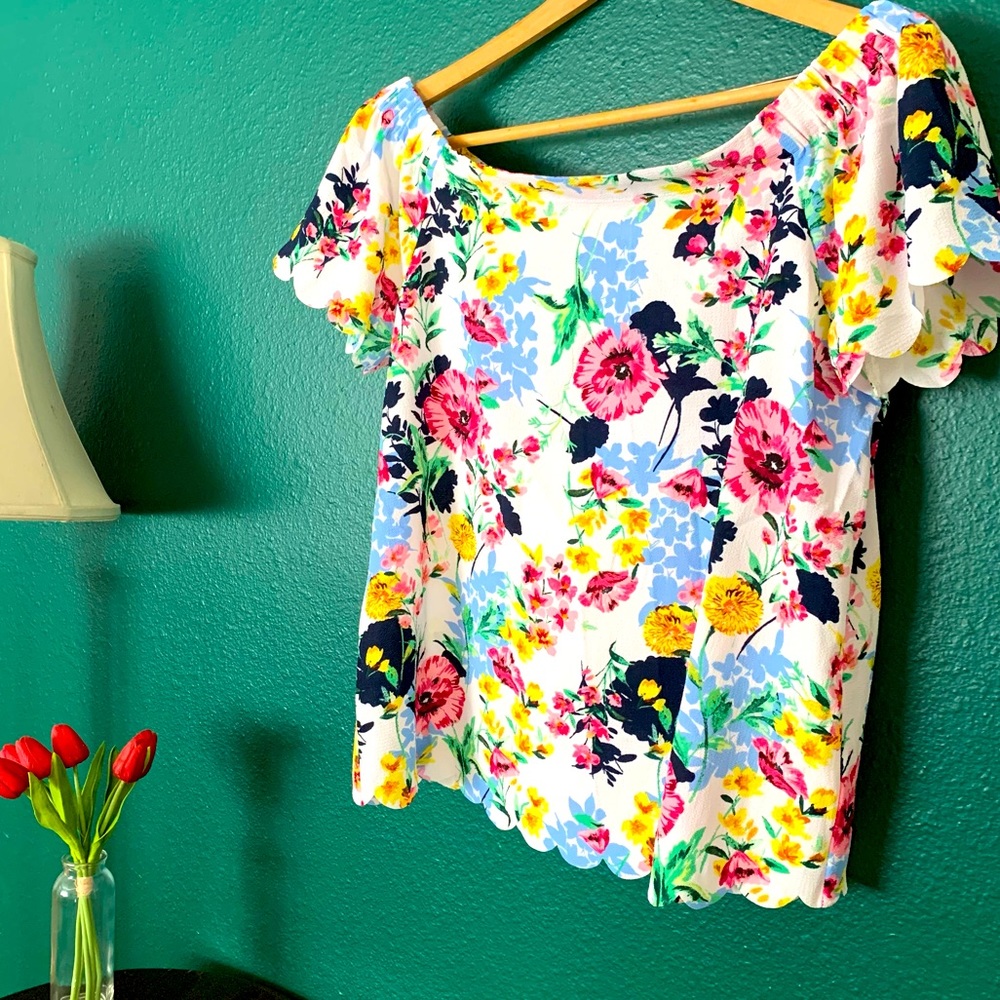 Elle beautiful floral blouse with scalloped